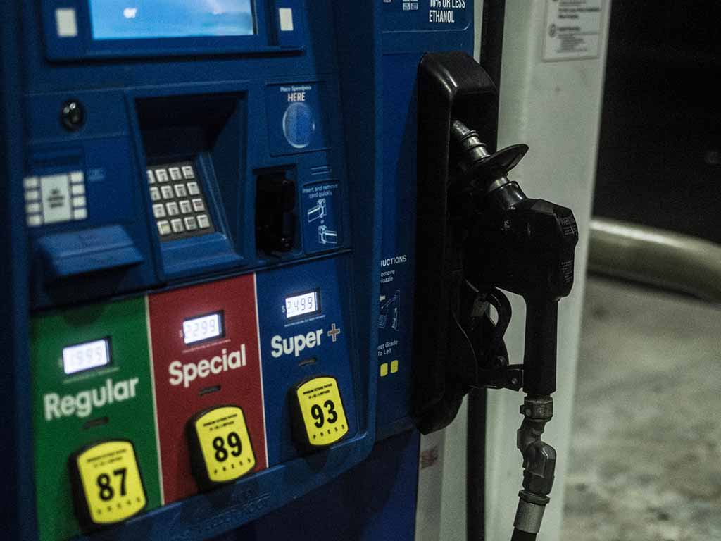 Report Forecasts Gas Will Hit $3 a Gallon by May